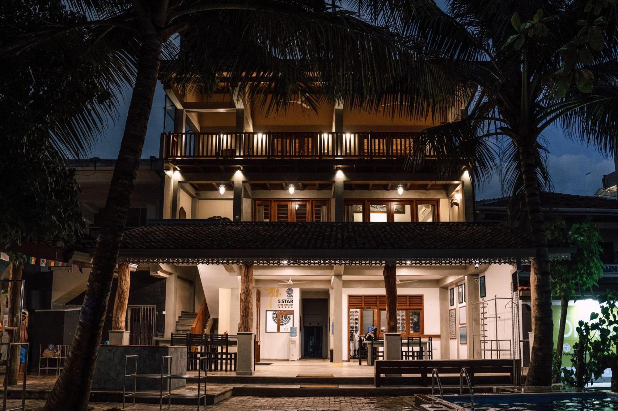 אונה ואטונה Pearl Divers Beachfront Apartment מראה חיצוני תמונה
